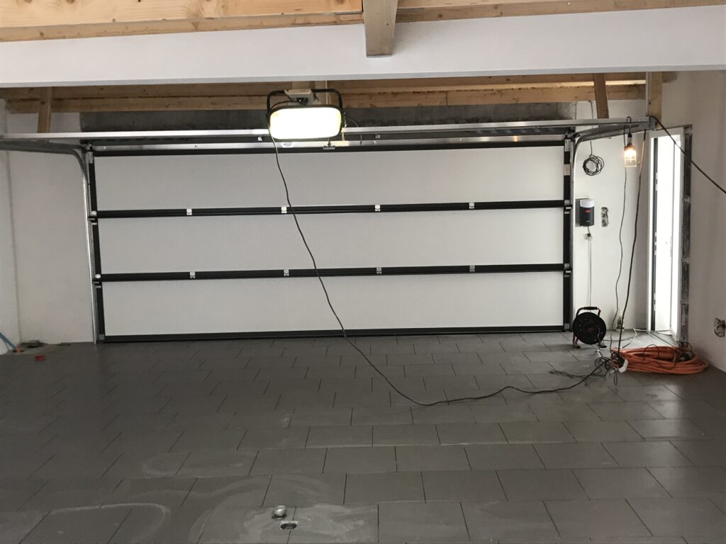 Arnaud Menuiserie Menuiserie Interieur Et Exterieur Aizenay Portail Sectionnel 1