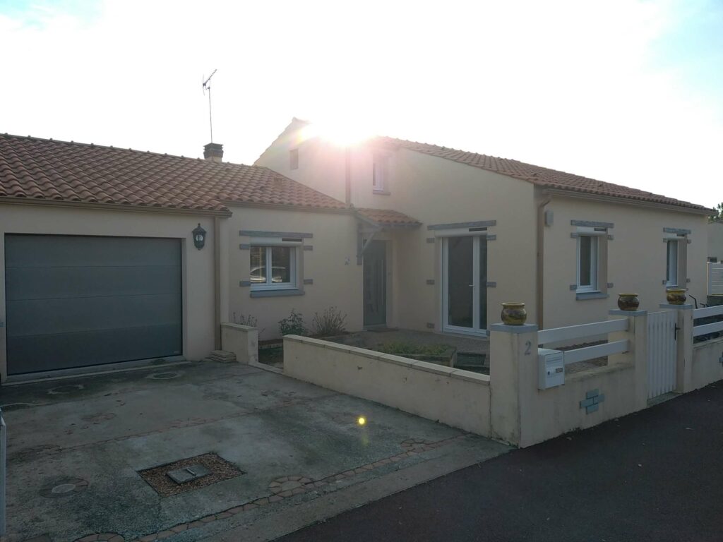 Arnaud Menuiserie Menuiserie Interieur Et Exterieur Aizenay Volet Roulant Solaire 1